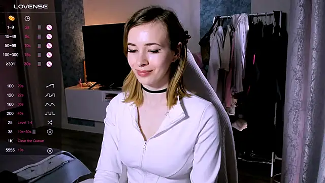 ZoyaMill's Live XXX Chat