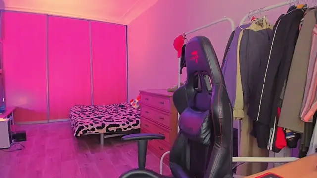 just_fucked777 Adlı Modelin Canlı XXX Sohbeti