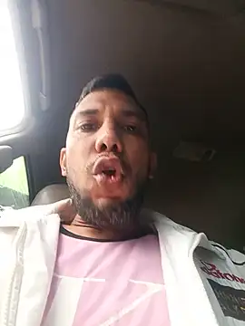 UnreadyChutzpa Live XXX-Chat