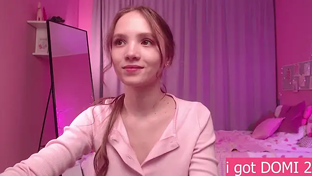 Adria_Arjona: онлайн-секс-чат