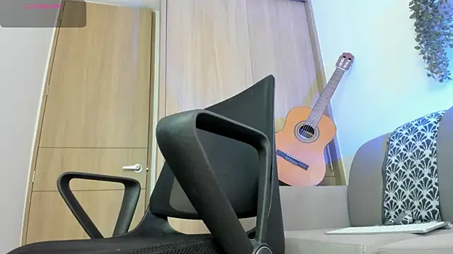 Show modela alejandro_stark na web-kameri
