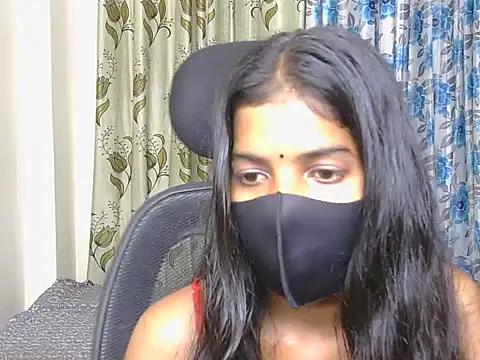 hoty-pihu Show in webcam