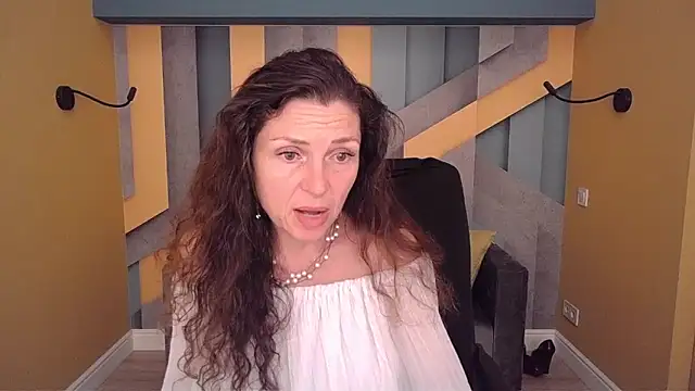 EllaLong Chat XXX in diretta