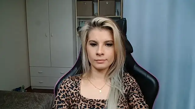 XXX chat uživo modela KristineGlow