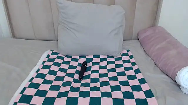 Pokazy przed kamerką – CuteHoney92