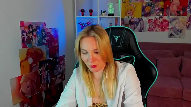 ElaraVoltage Webcam-Show