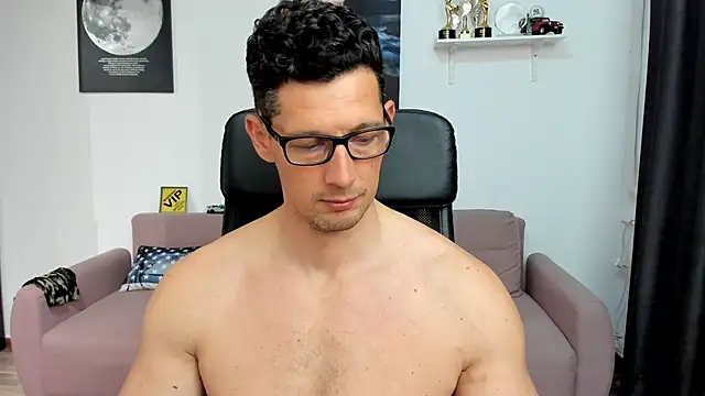 BrutusK08 live XXX chat