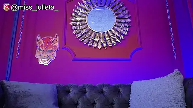 Julieta_Russell – live chatrum