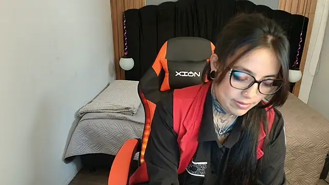 Czat XXX na żywo – LiaMonroee_