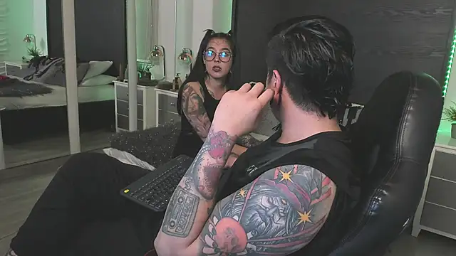 Chatroom XXX en direct de inkedsinners_