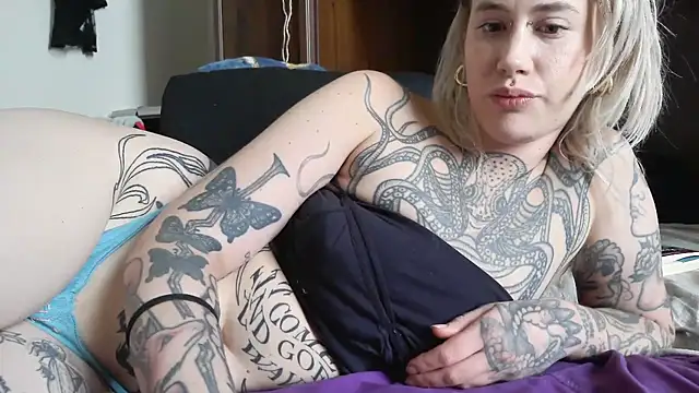 MadameSandra's Live XXX Chat