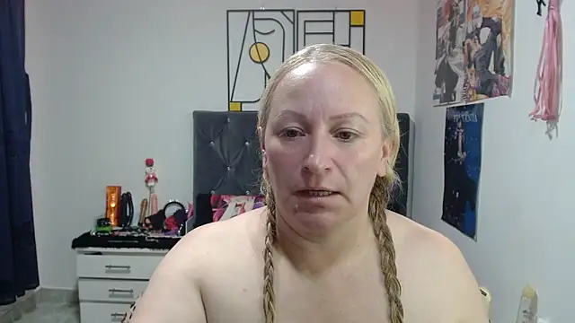 Chat +18 de emperabigbootybigass ao vivo