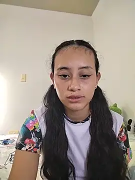 Chat +18 de L0lita_Emi12 ao vivo