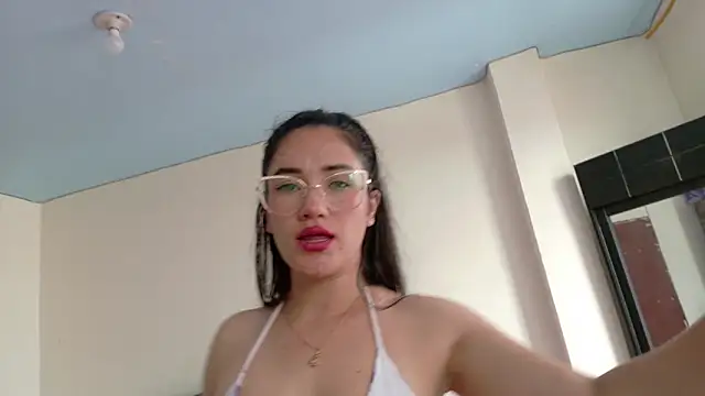 cami_suarez's Live XXX Chat