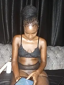Curvy_ebony18 Adlı Modelin Canlı XXX Sohbeti