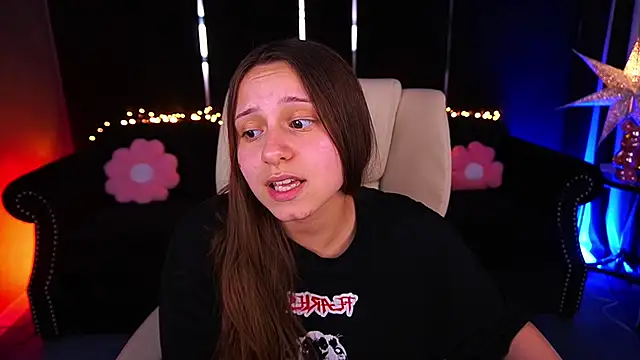 TinyNatalie Adlı Modelin Canlı XXX Sohbeti