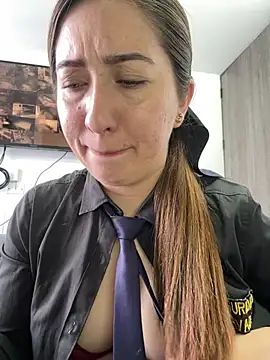 suzy-111 – Naživo XXX chat