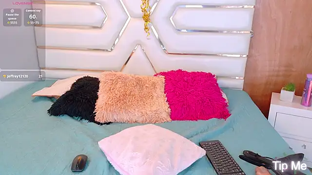 miiaa_collins_ Adlı Modelin Canlı XXX Sohbeti