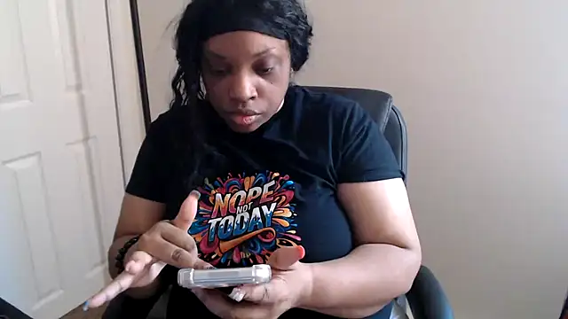 Chat +18 de Sexymona1218 ao vivo