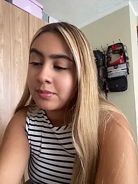 Miabonnett_ Adlı Modelin Canlı XXX Sohbeti