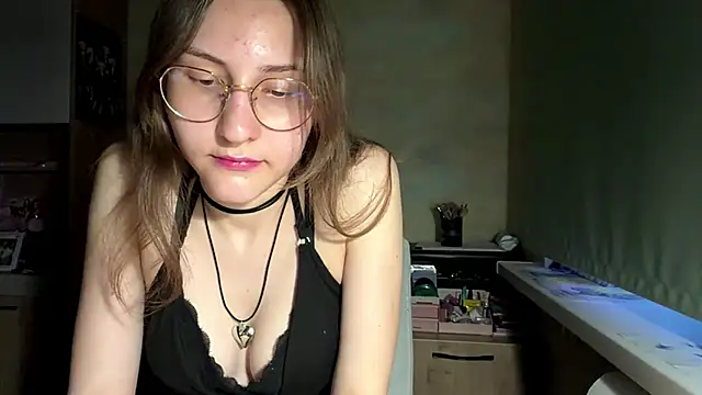 XXX chat uživo modela Miaaa_Moon