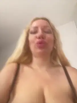 Show modela SofiaJoy na web-kameri