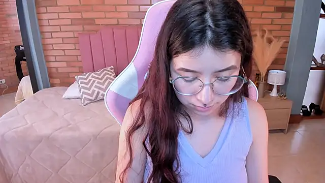 Amy_joones Adlı Modelin Canlı XXX Sohbeti
