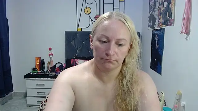 ห้องแชทสดของ emperabigbootybigass