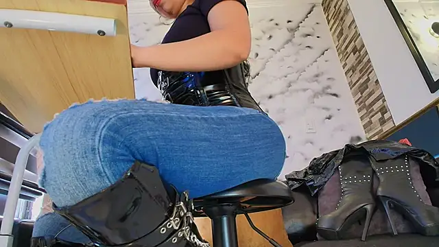 دردشة Sophie_LittleS الجنسية المباشرة
