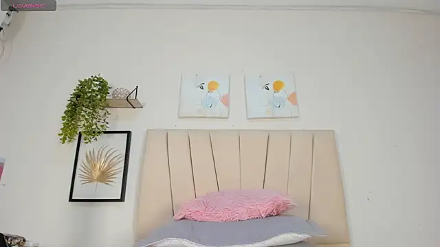 Sophia_Ebony Adlı Modelin Canlı XXX Sohbeti