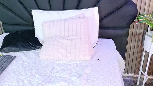 _charlotte_quee_'s Live XXX Chat