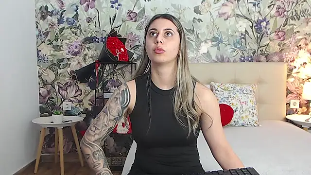 RoseDiamond06 élő XXX-chatje