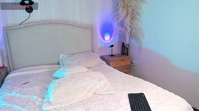ashleey_doll Show in webcam