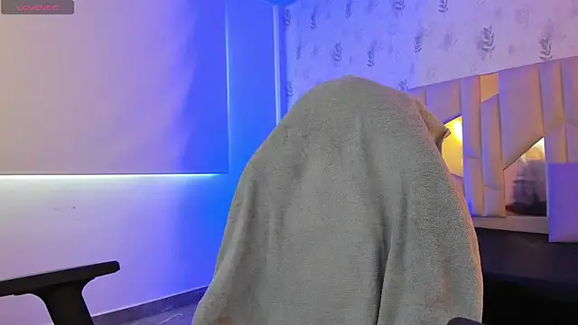 Eidan_tay: διαδικτυακό σόου στην κάμερα
