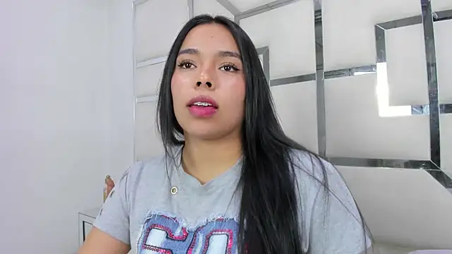 Živá chatovací místnost ZoeWan69
