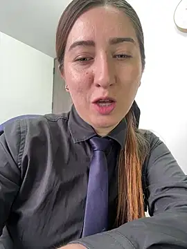 suzy-111 Chat XXX in diretta