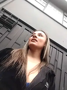 CynthiaMore Adlı Modelin Canlı XXX Sohbeti