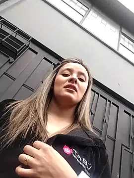 CynthiaMore 即時 XXX 聊天