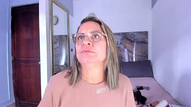 Agatha_Pleasure Chat XXX in diretta