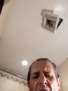 bobby69cock 即時 XXX 聊天