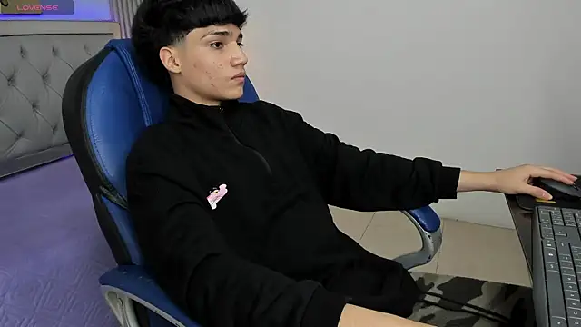 SamBlack_ Show in webcam