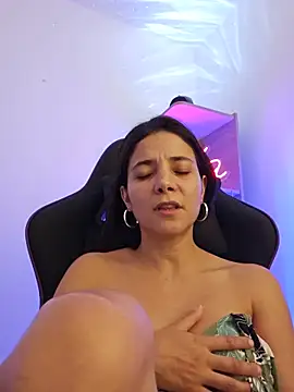 miaeyex's Live XXX Chat