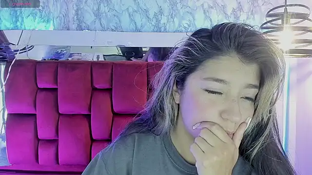 Dahiana_Dmour_'s Live XXX Chat