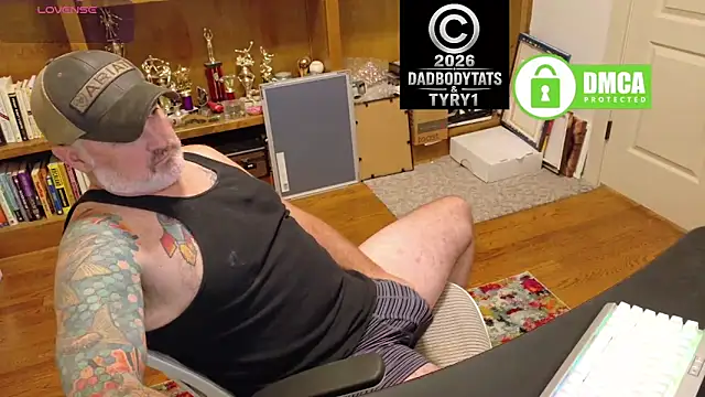 dadbodytats' Webcam Show