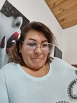 Show de AlexxiaaMat na webcam