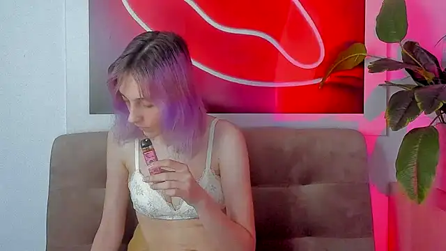 MiilaGlow Chat XXX live