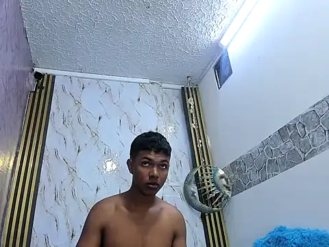 Pokazy przed kamerką – lonjitas_twink_hot