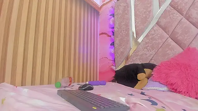 غرفة دردشة baby_peach__ المباشرة