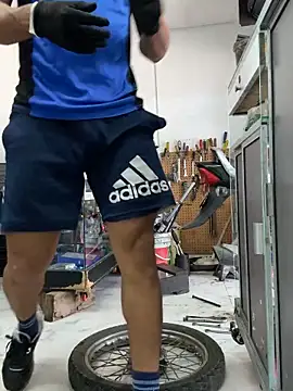 Paul22cm-: διαδικτυακό σόου στην κάμερα