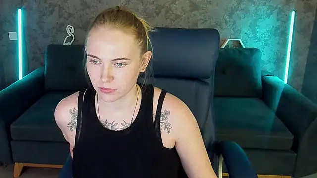 Show modela NikkyReyyy na web-kameri